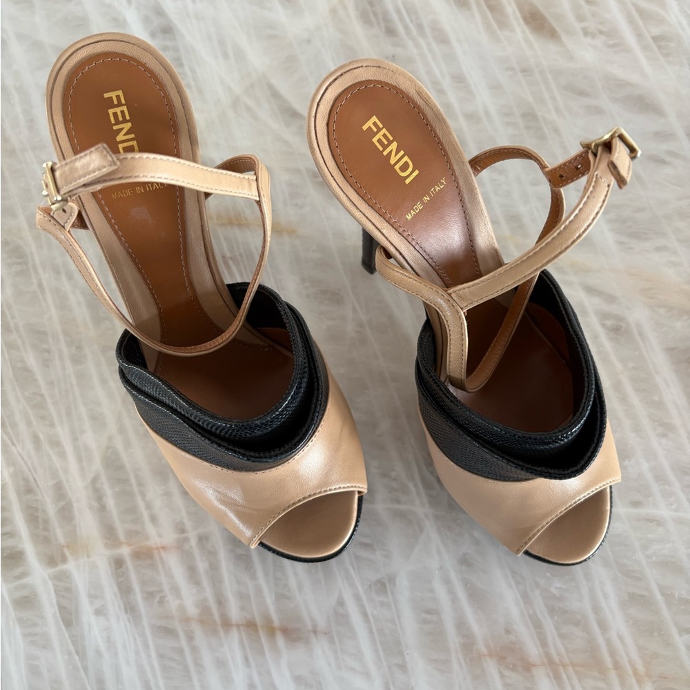 Rare Fendi Black and Tan Peep-Toe Heels Size 37 - Picture 5 of 16